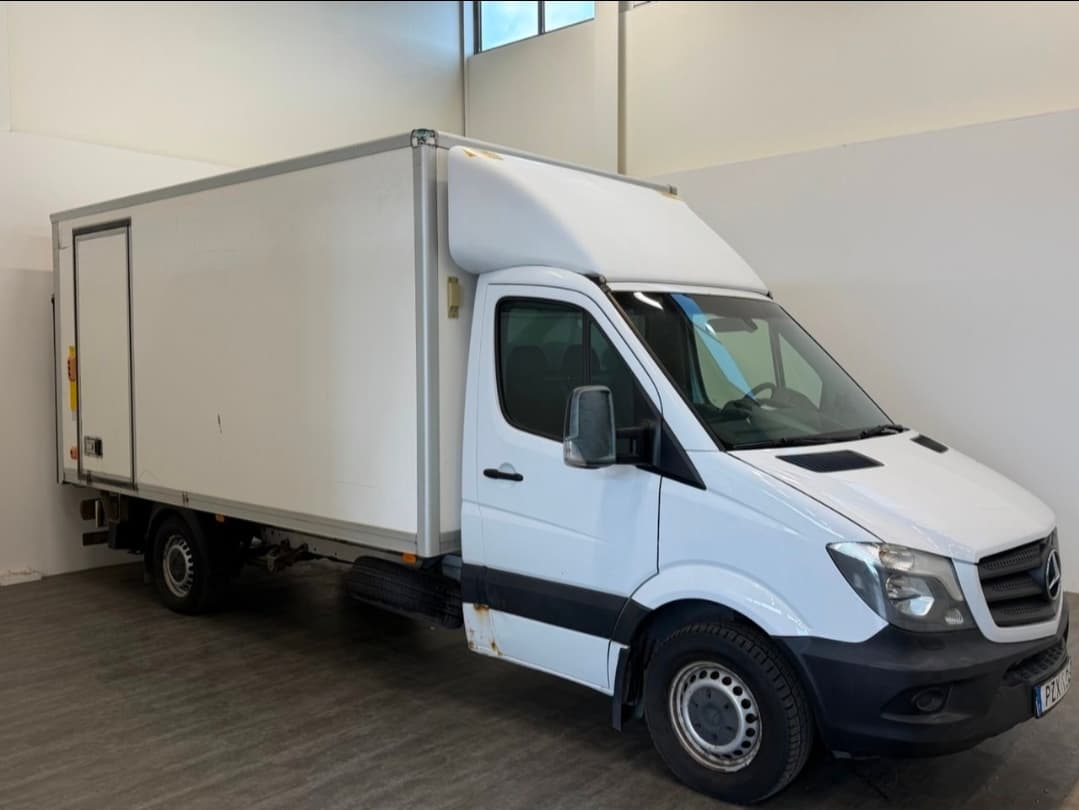 Mercedes-Benz Sprinter flyttbil med bakgavellyft